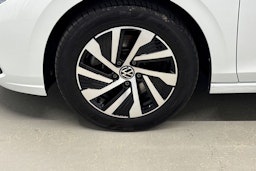 valkoinen Volkswagen Golf 2021 kuva 13.