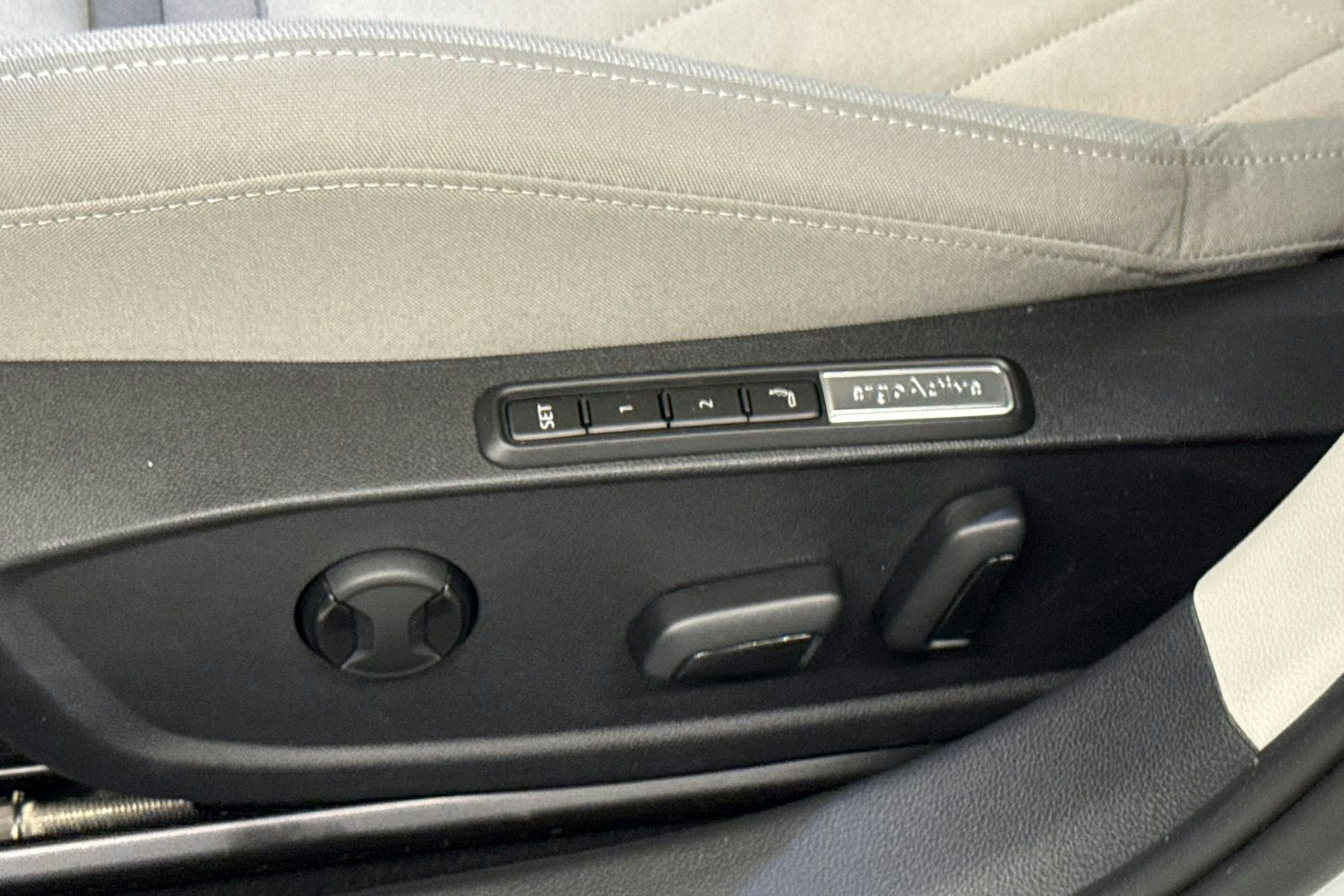 valkoinen Volkswagen Golf 2021 kuva 14.