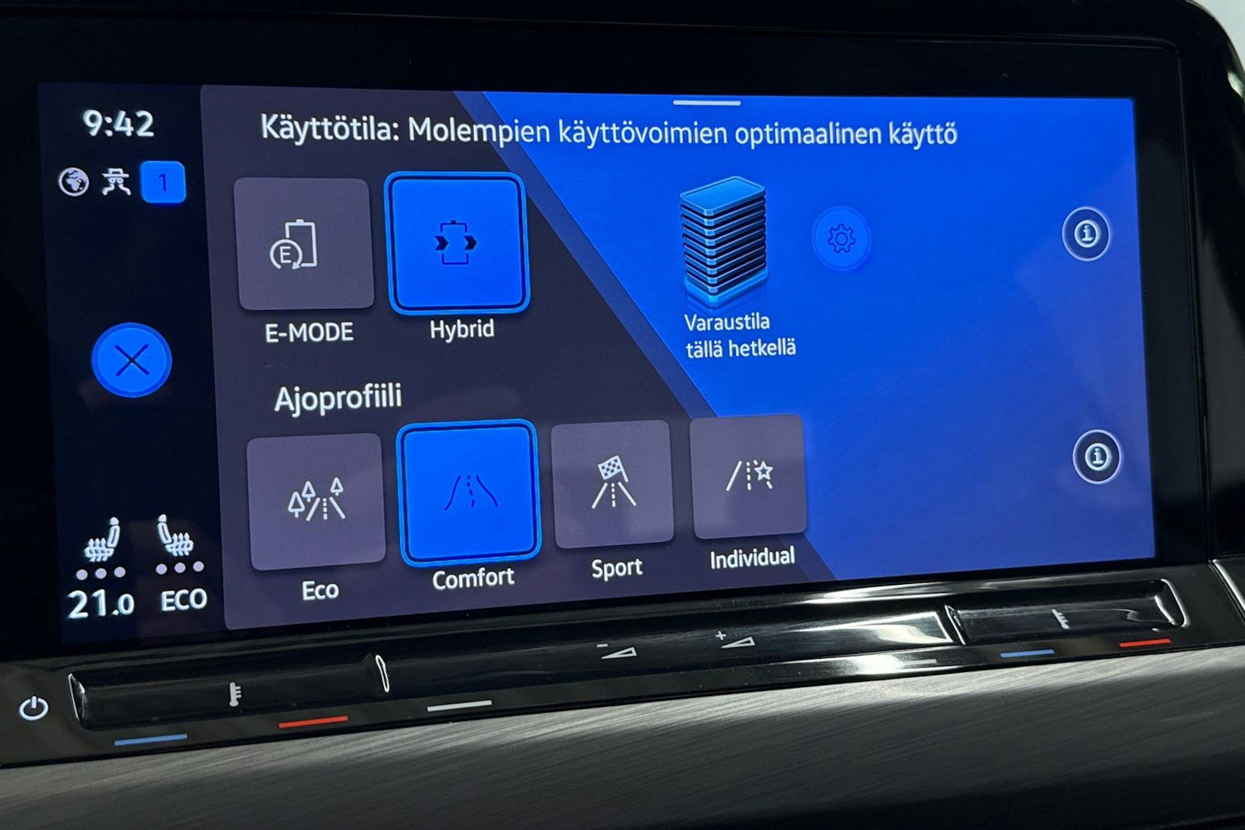 valkoinen Volkswagen Golf 2021 kuva 20.