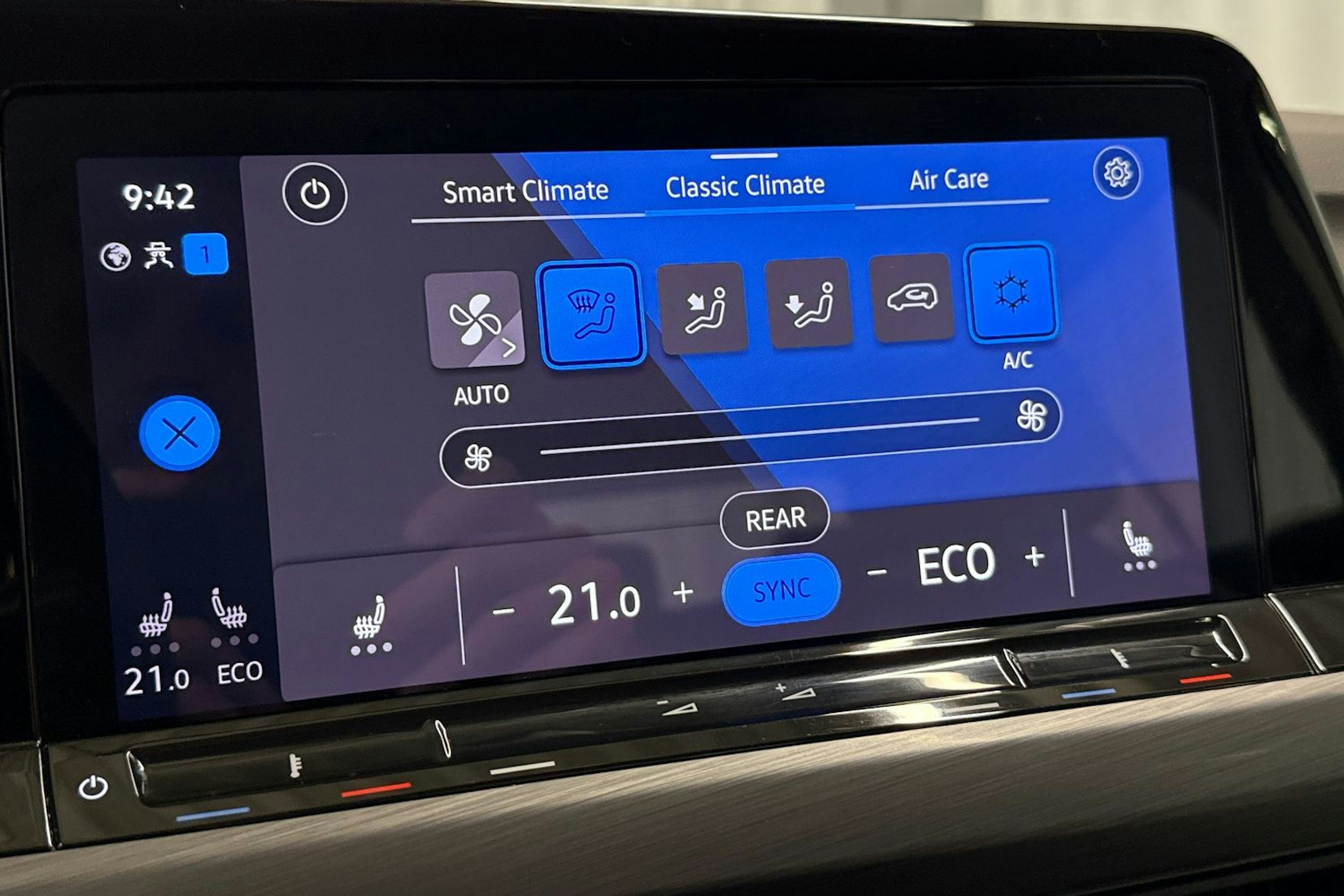 valkoinen Volkswagen Golf 2021 kuva 21.