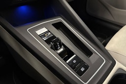 valkoinen Volkswagen Golf 2021 kuva 24.