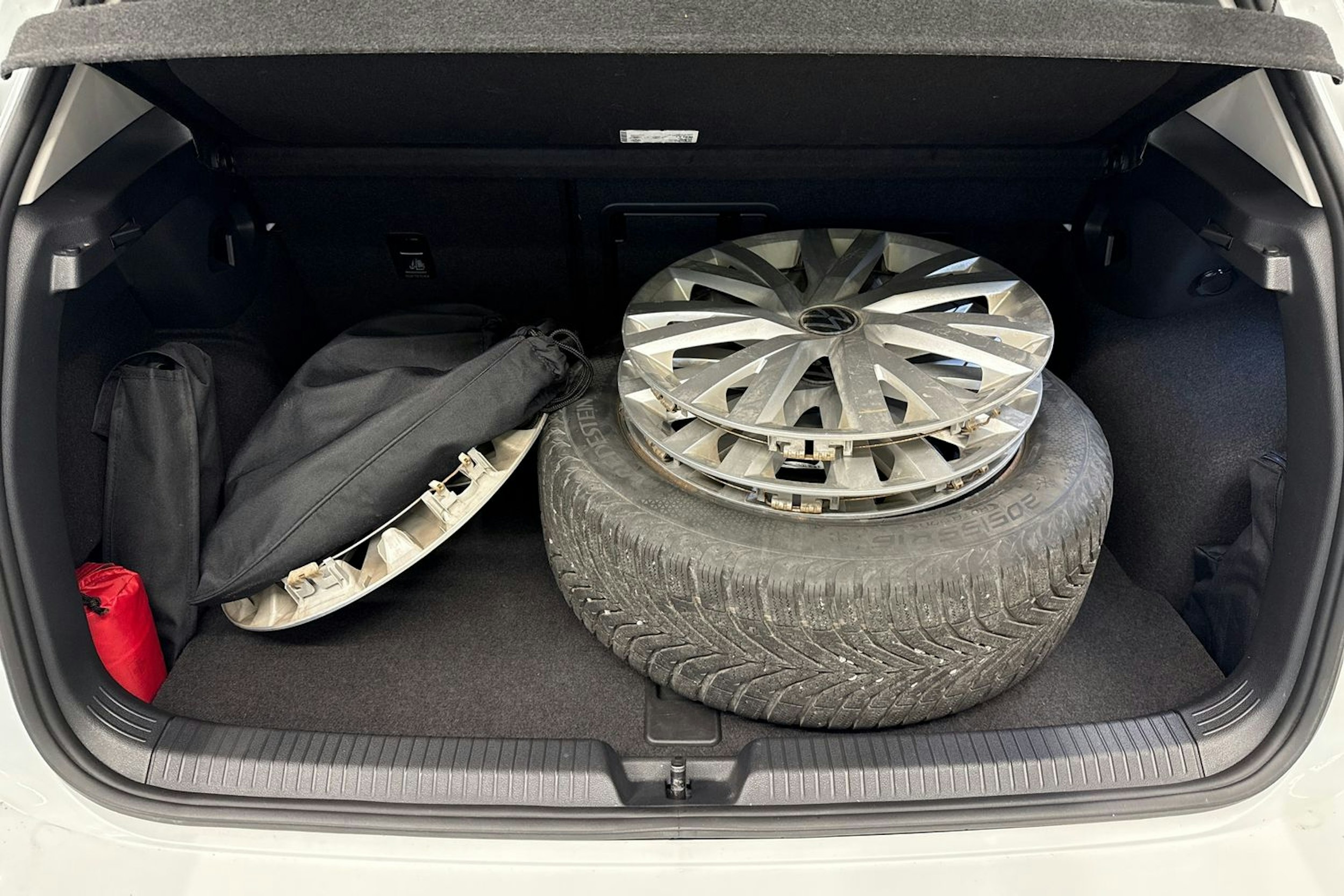 valkoinen Volkswagen Golf 2021 kuva 25.
