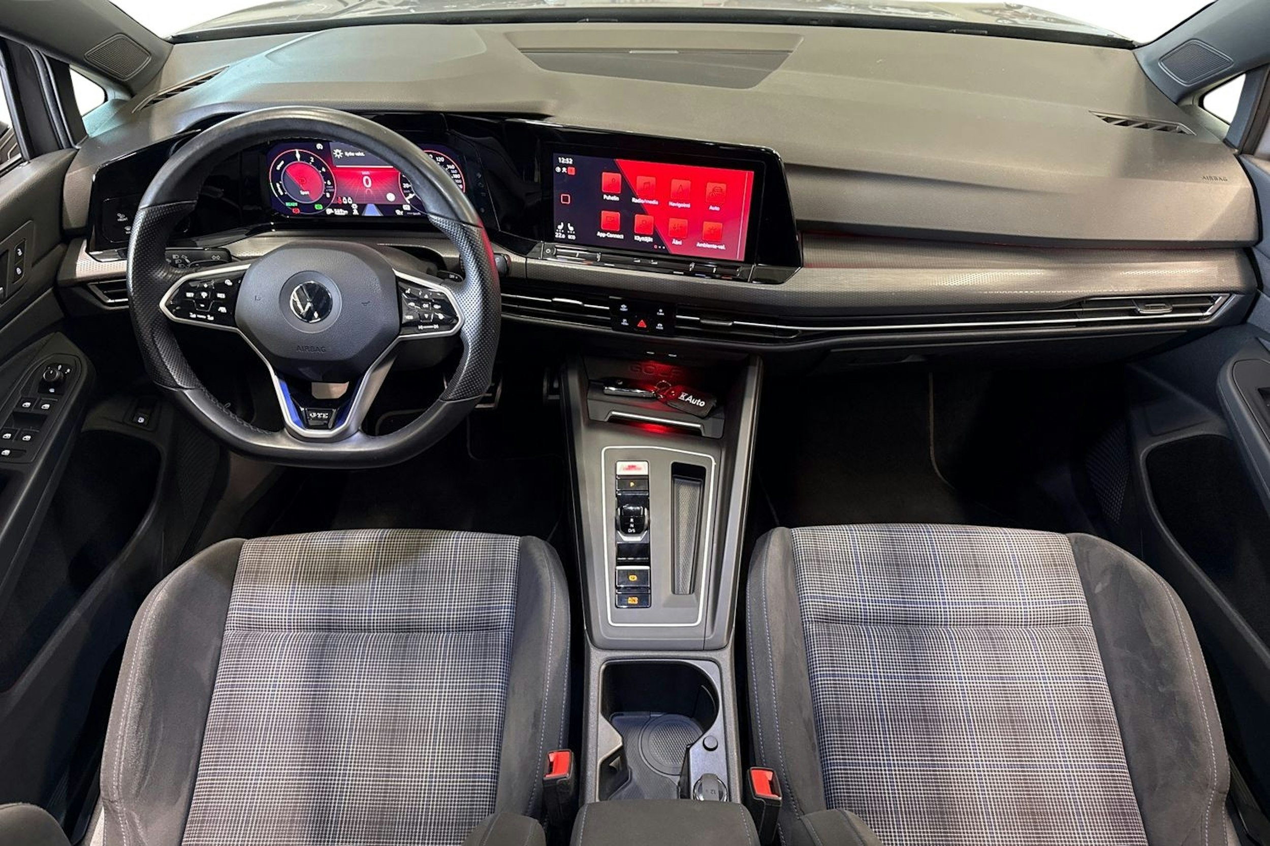 harmaa Volkswagen Golf 2021 kuva 9.