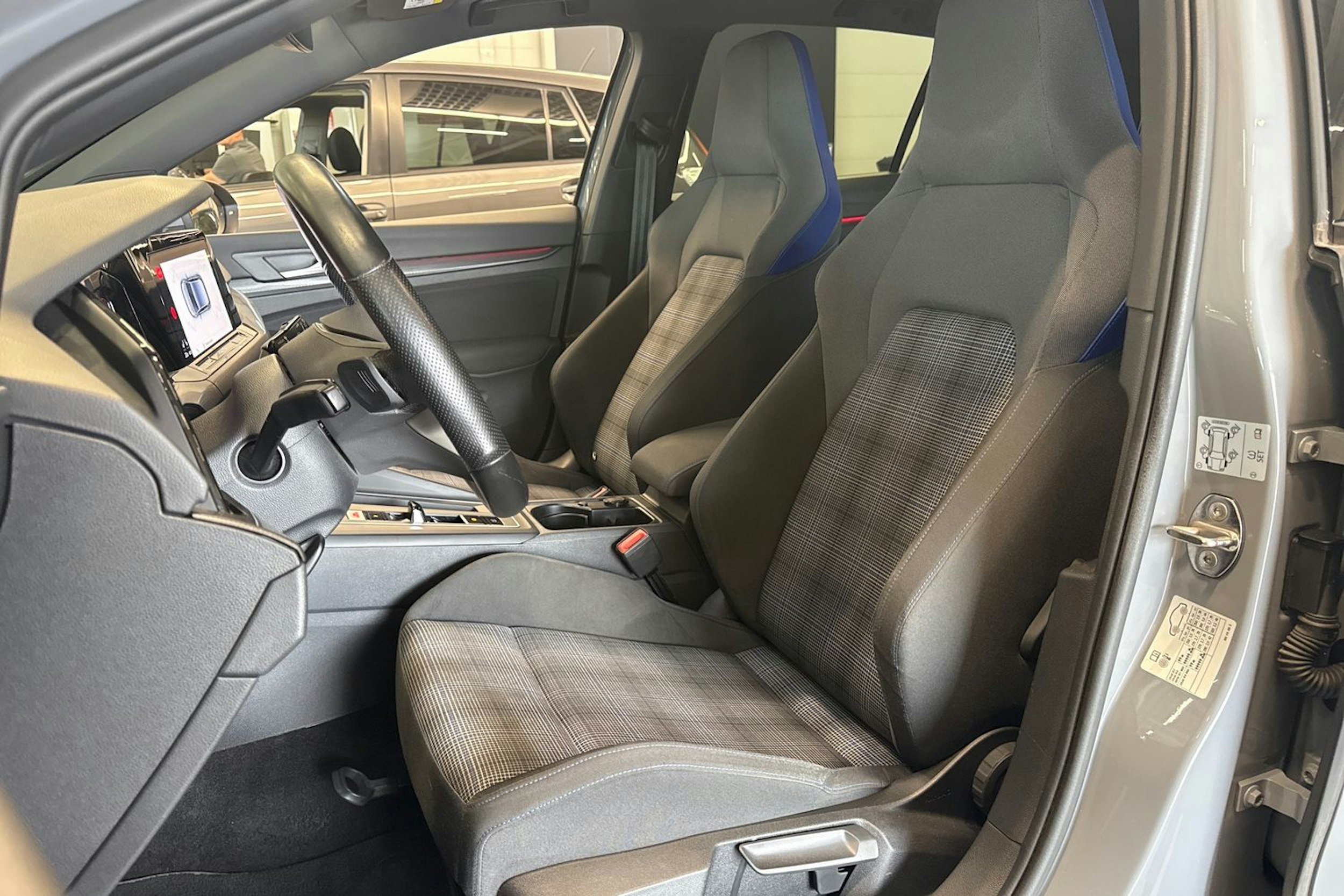 harmaa Volkswagen Golf 2021 kuva 25.