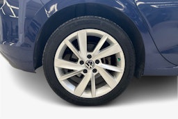 sininen Volkswagen Golf 2021 kuva 11.