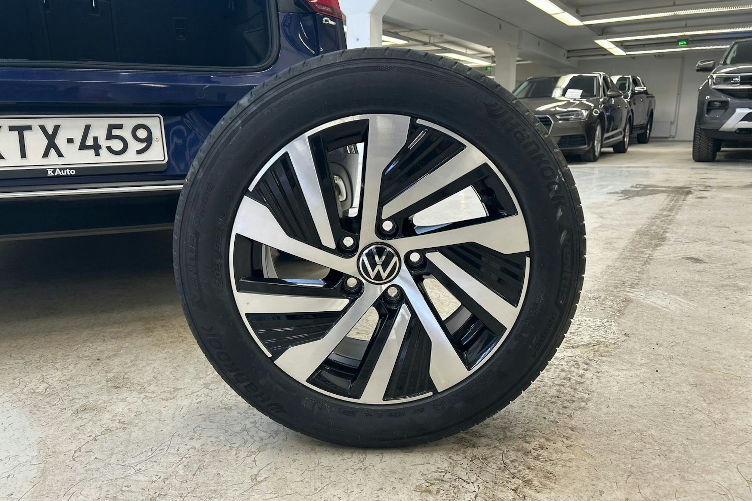 sininen Volkswagen Golf 2021 kuva 13.