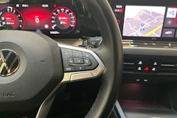 sininen Volkswagen Golf 2021 kuva 15.