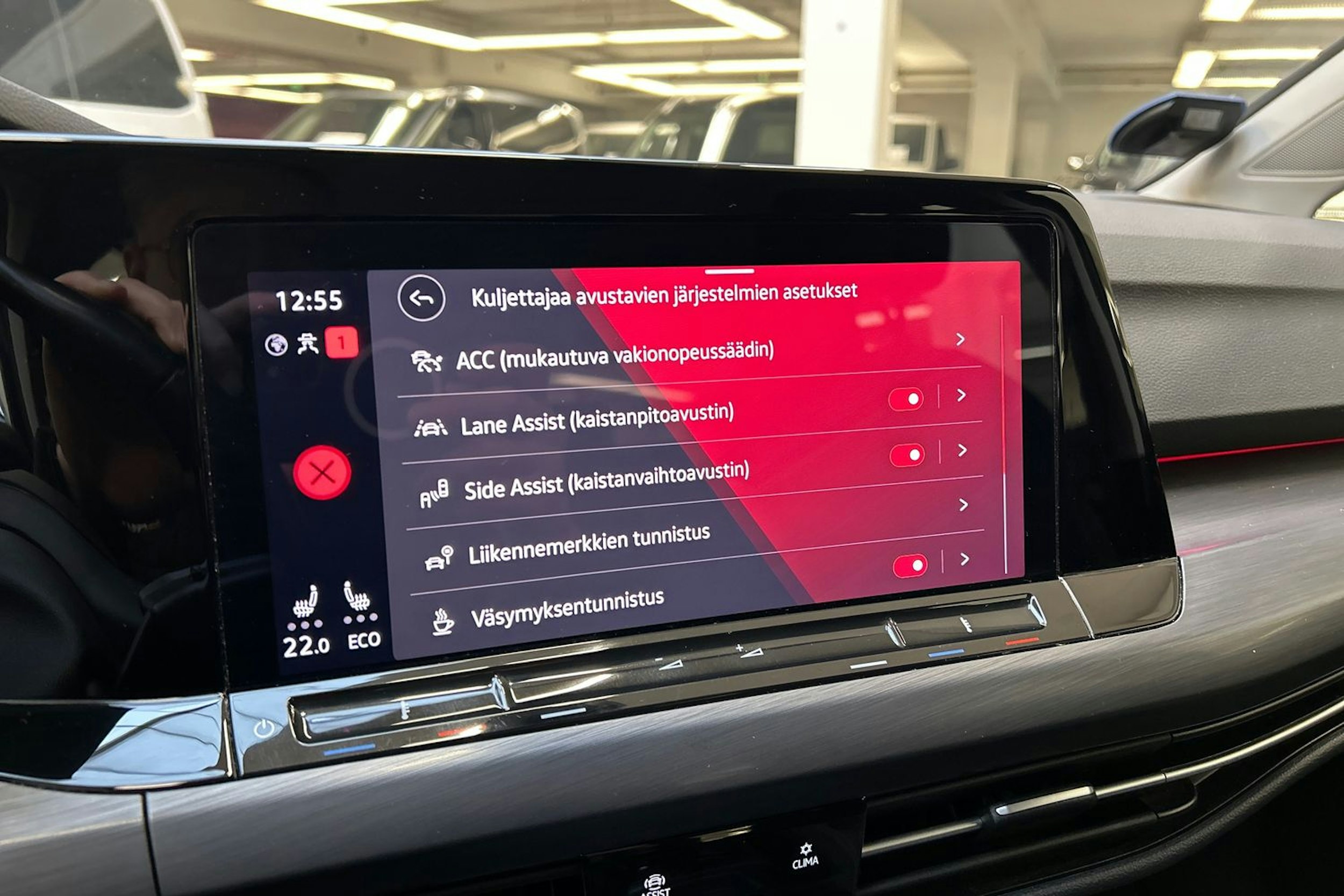 sininen Volkswagen Golf 2021 kuva 18.