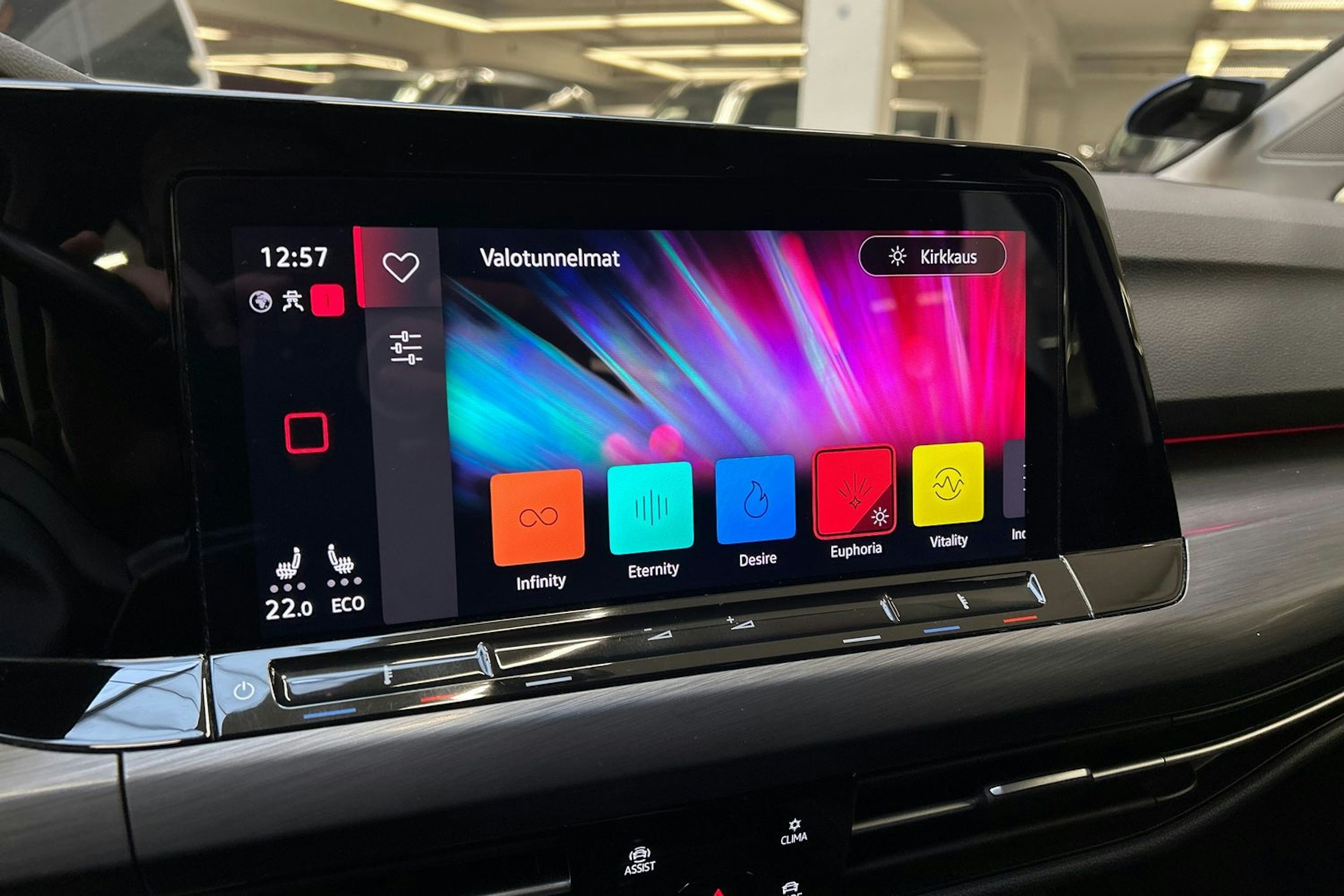 sininen Volkswagen Golf 2021 kuva 21.