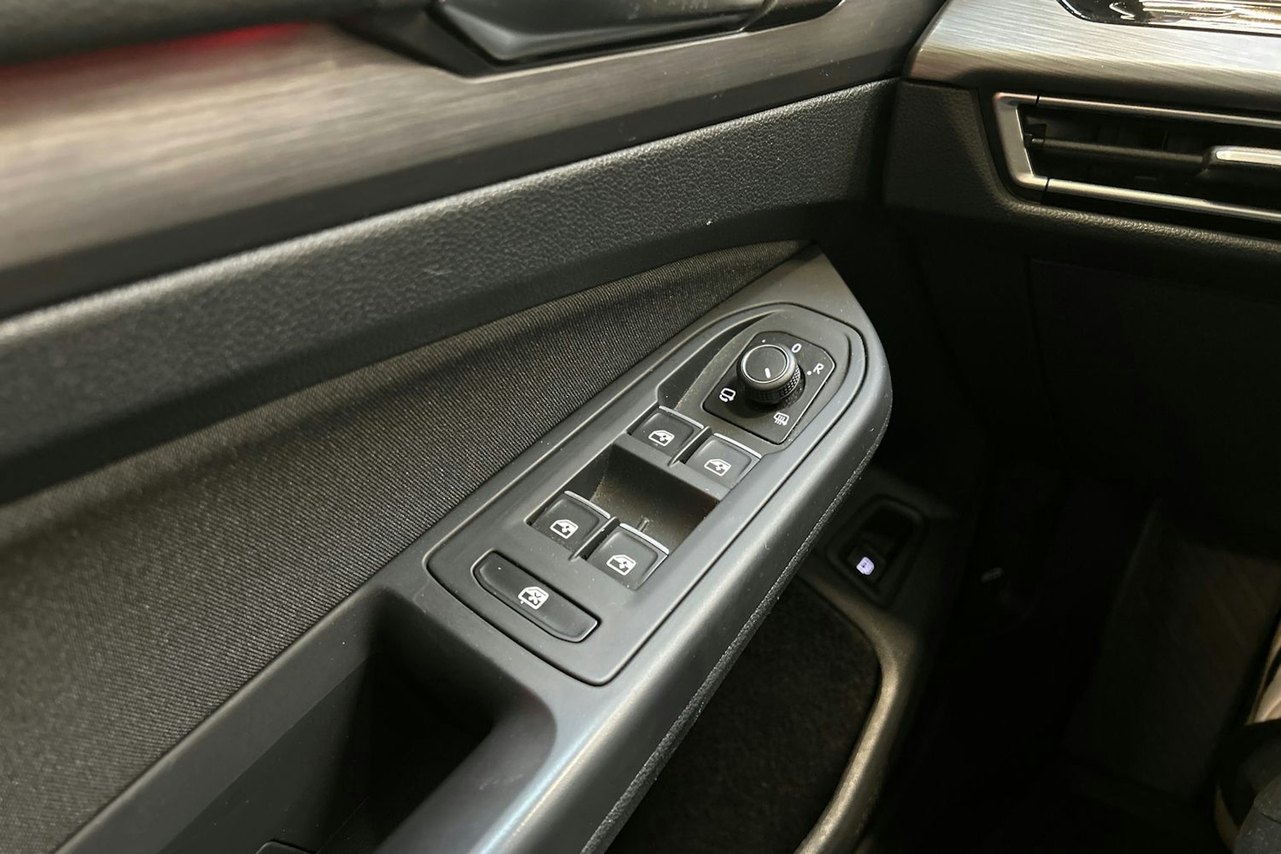 sininen Volkswagen Golf 2021 kuva 23.