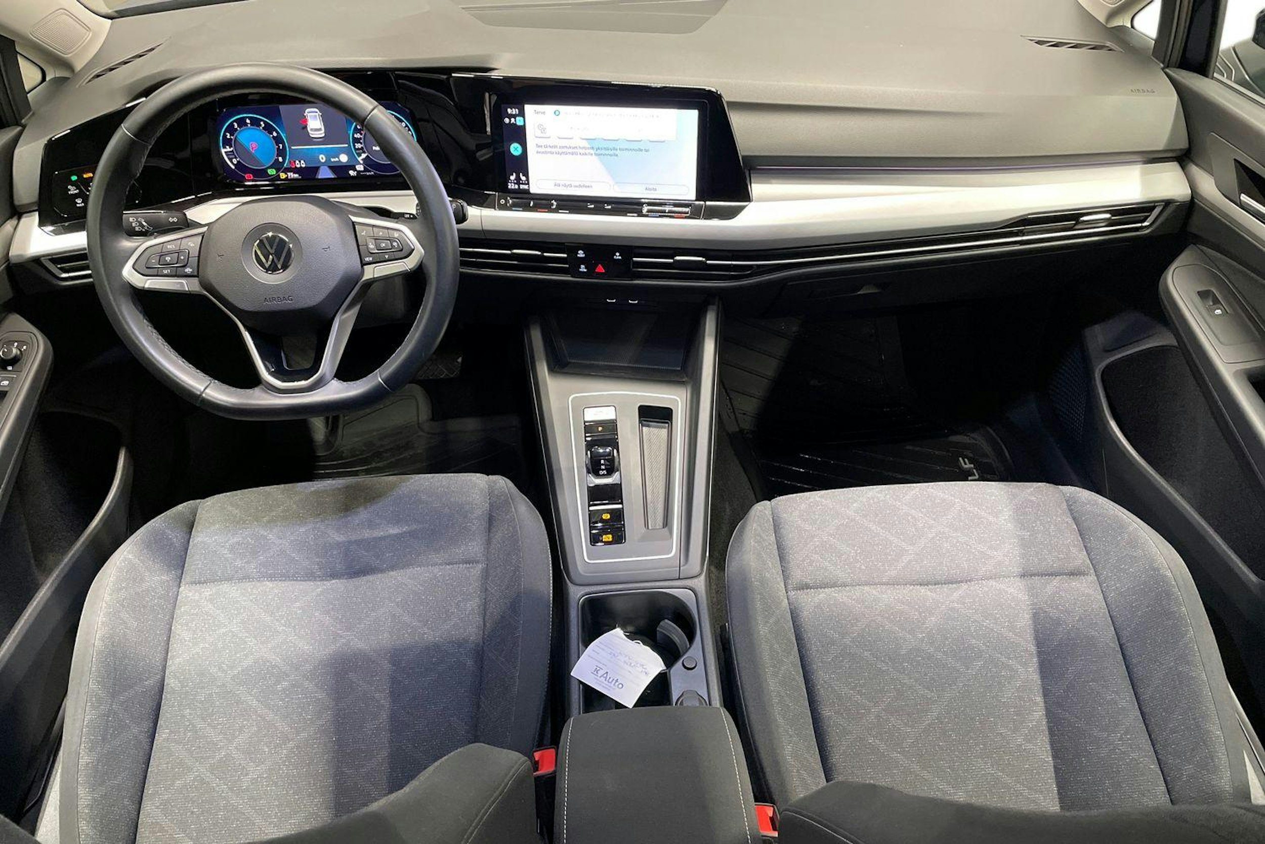 sininen Volkswagen Golf 2021 kuva 9.