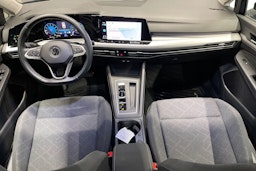 sininen Volkswagen Golf 2021 kuva 9.