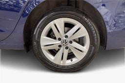 sininen Volkswagen Golf 2021 kuva 11.