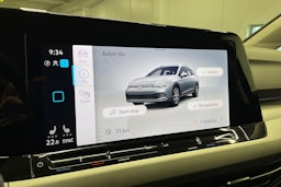 sininen Volkswagen Golf 2021 kuva 18.
