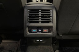 sininen Volkswagen Golf 2021 kuva 23.