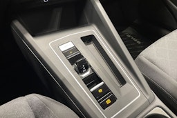 sininen Volkswagen Golf 2021 kuva 24.