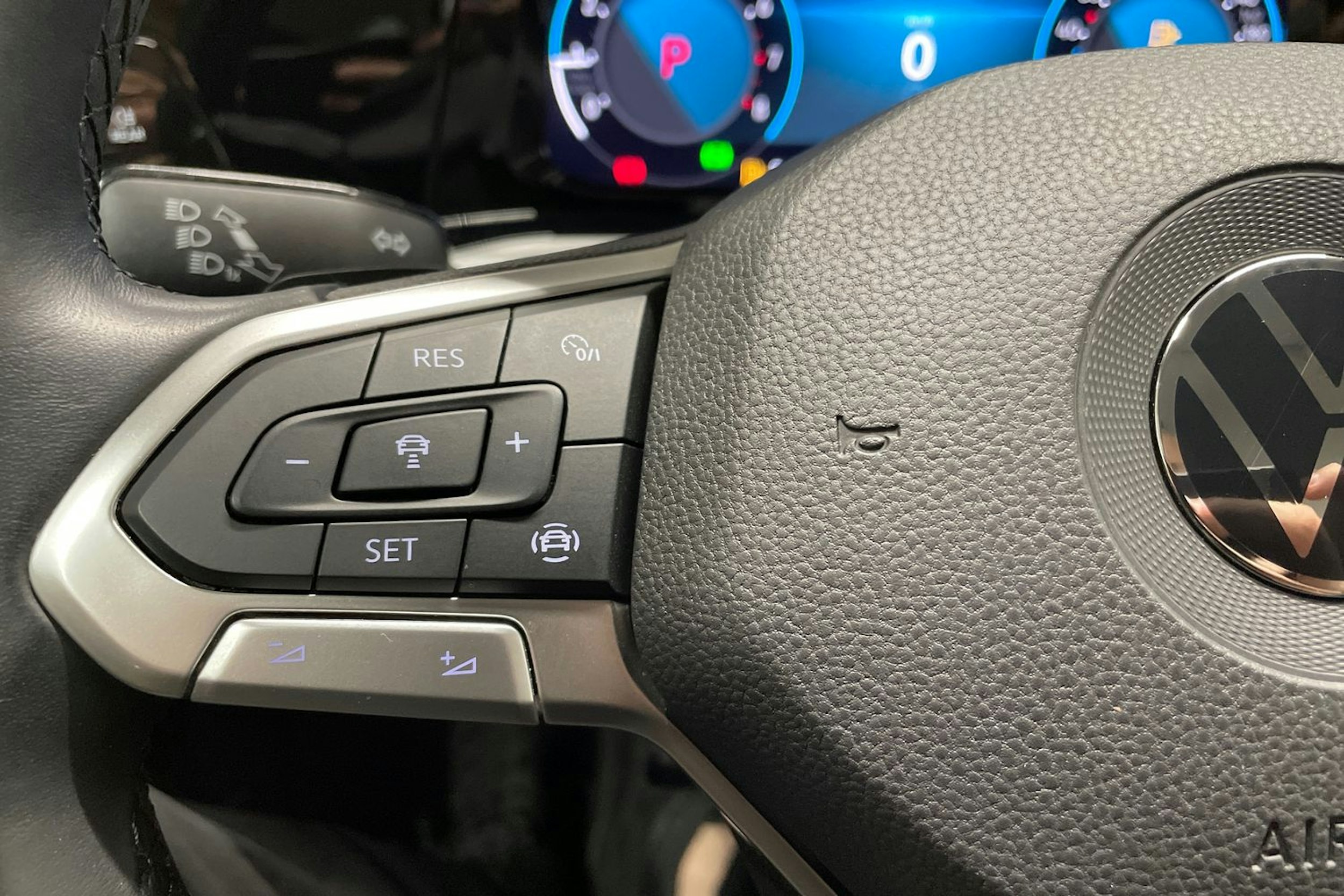 sininen Volkswagen Golf 2021 kuva 27.