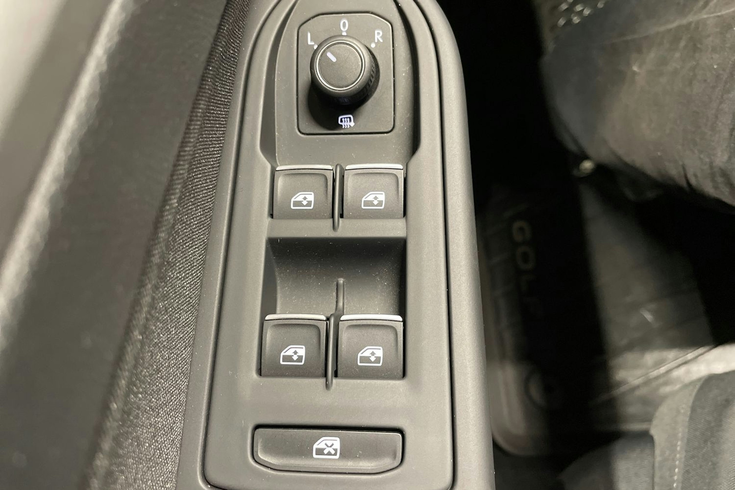 sininen Volkswagen Golf 2021 kuva 29.