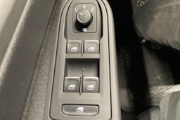 sininen Volkswagen Golf 2021 kuva 29.