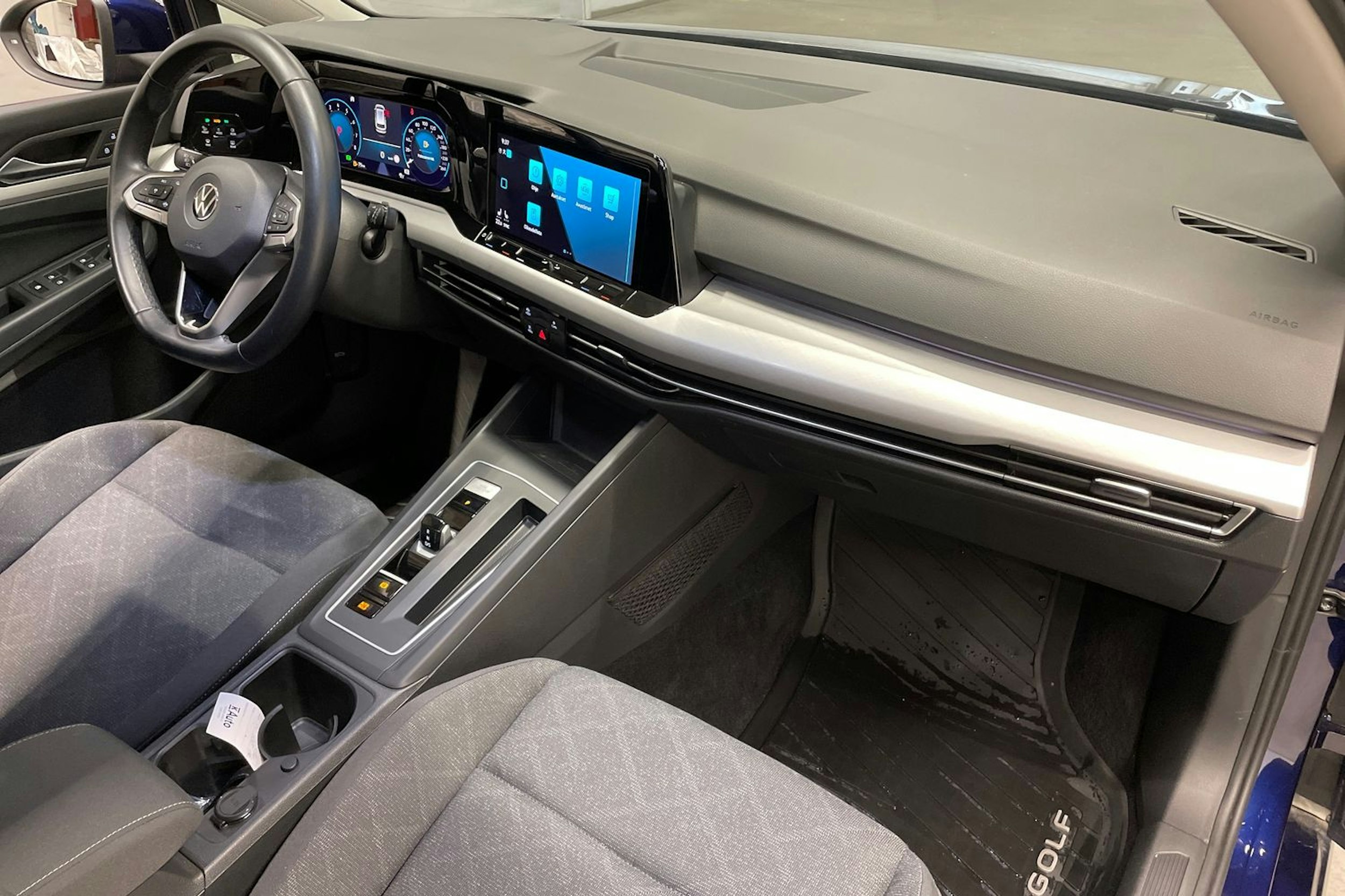 sininen Volkswagen Golf 2021 kuva 31.