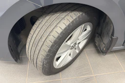 harmaa Volkswagen Golf 2021 kuva 13.