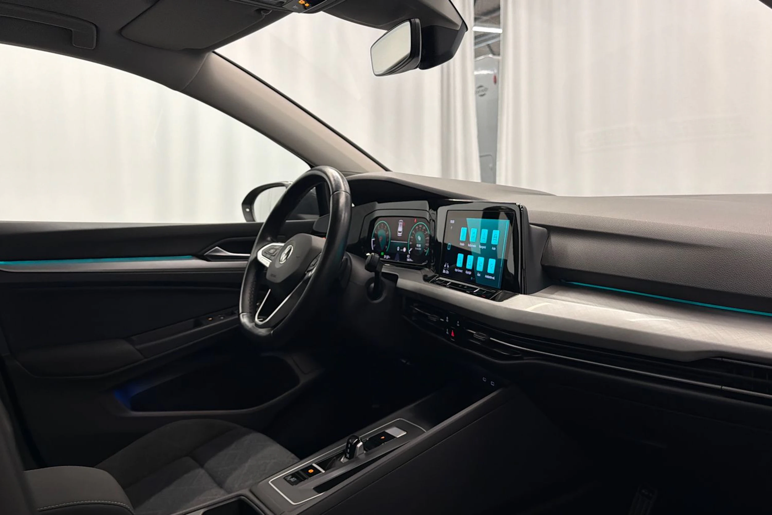 harmaa Volkswagen Golf 2021 kuva 16.