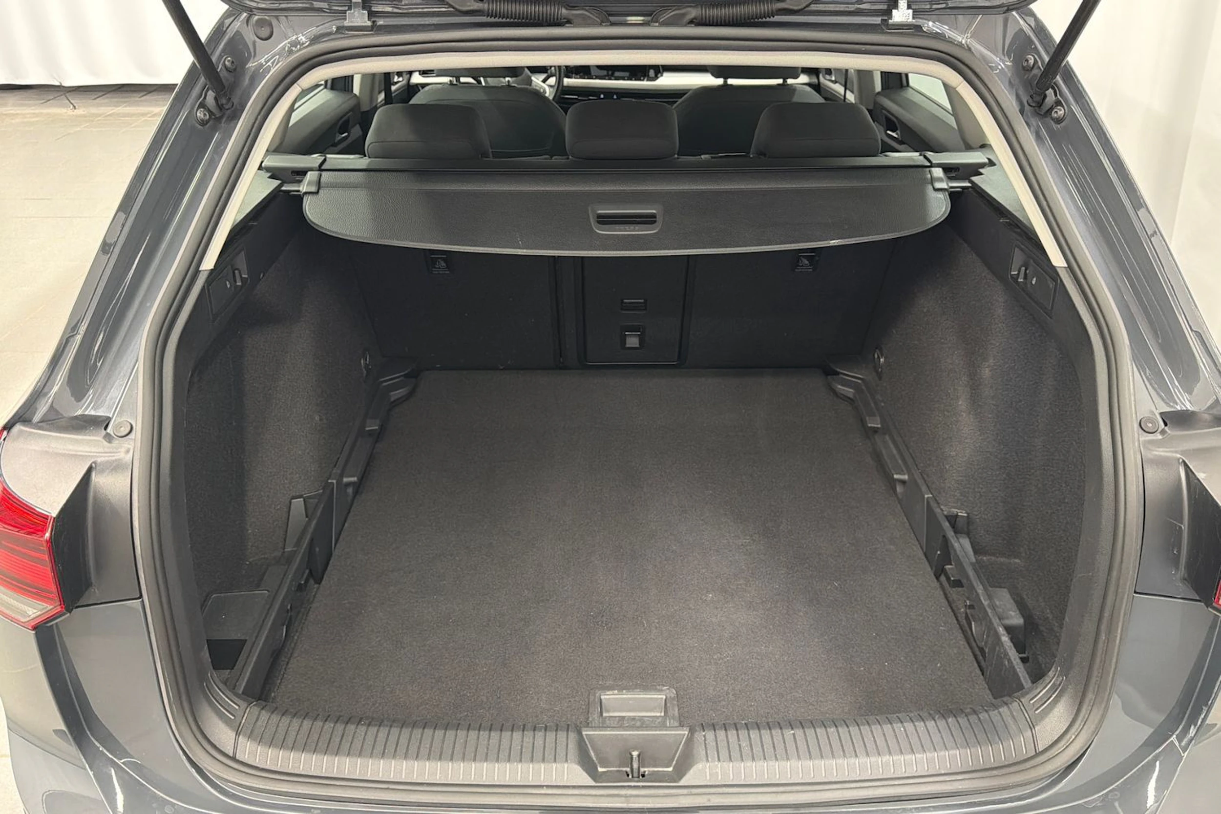 harmaa Volkswagen Golf 2021 kuva 17.