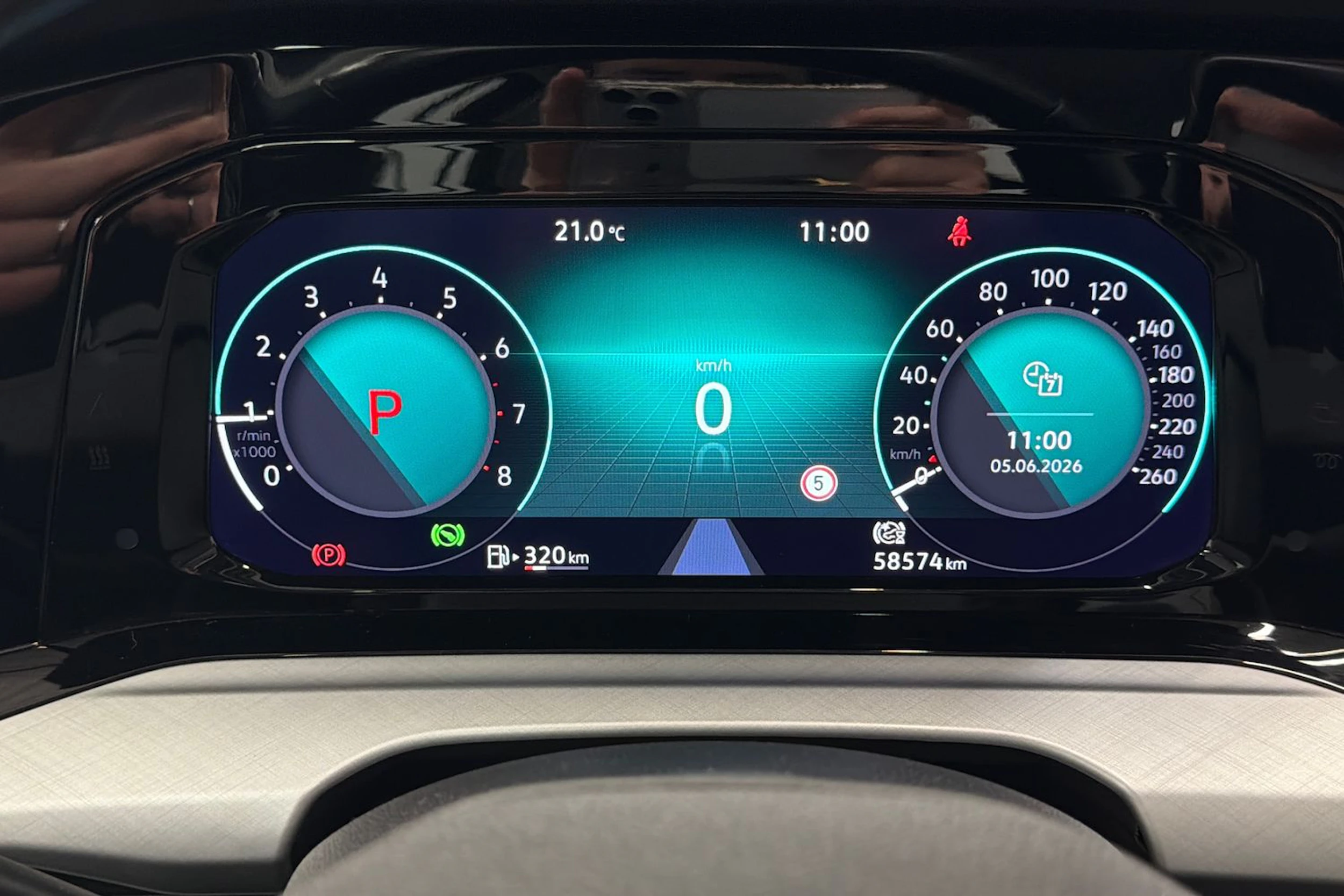 harmaa Volkswagen Golf 2021 kuva 18.