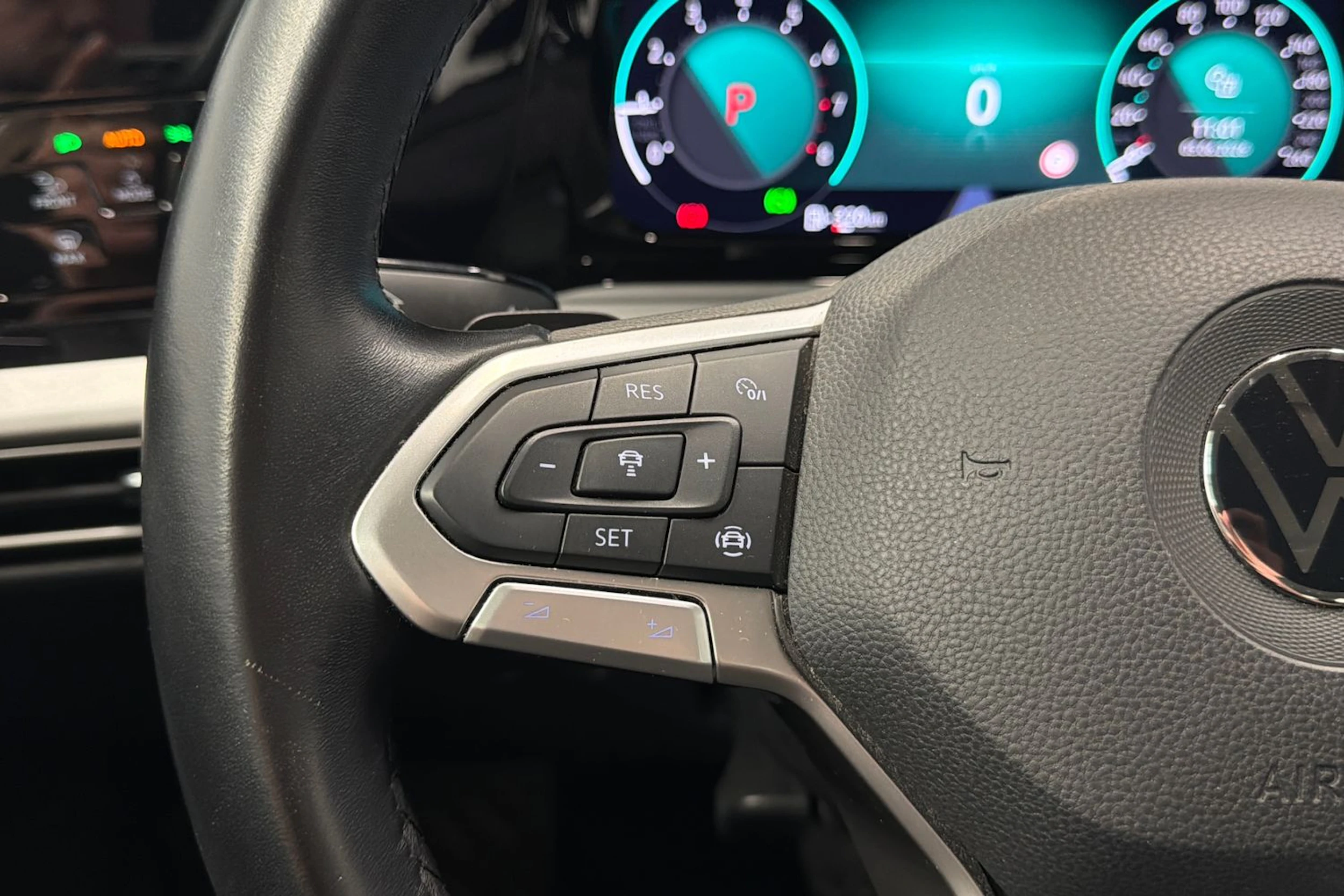 harmaa Volkswagen Golf 2021 kuva 19.