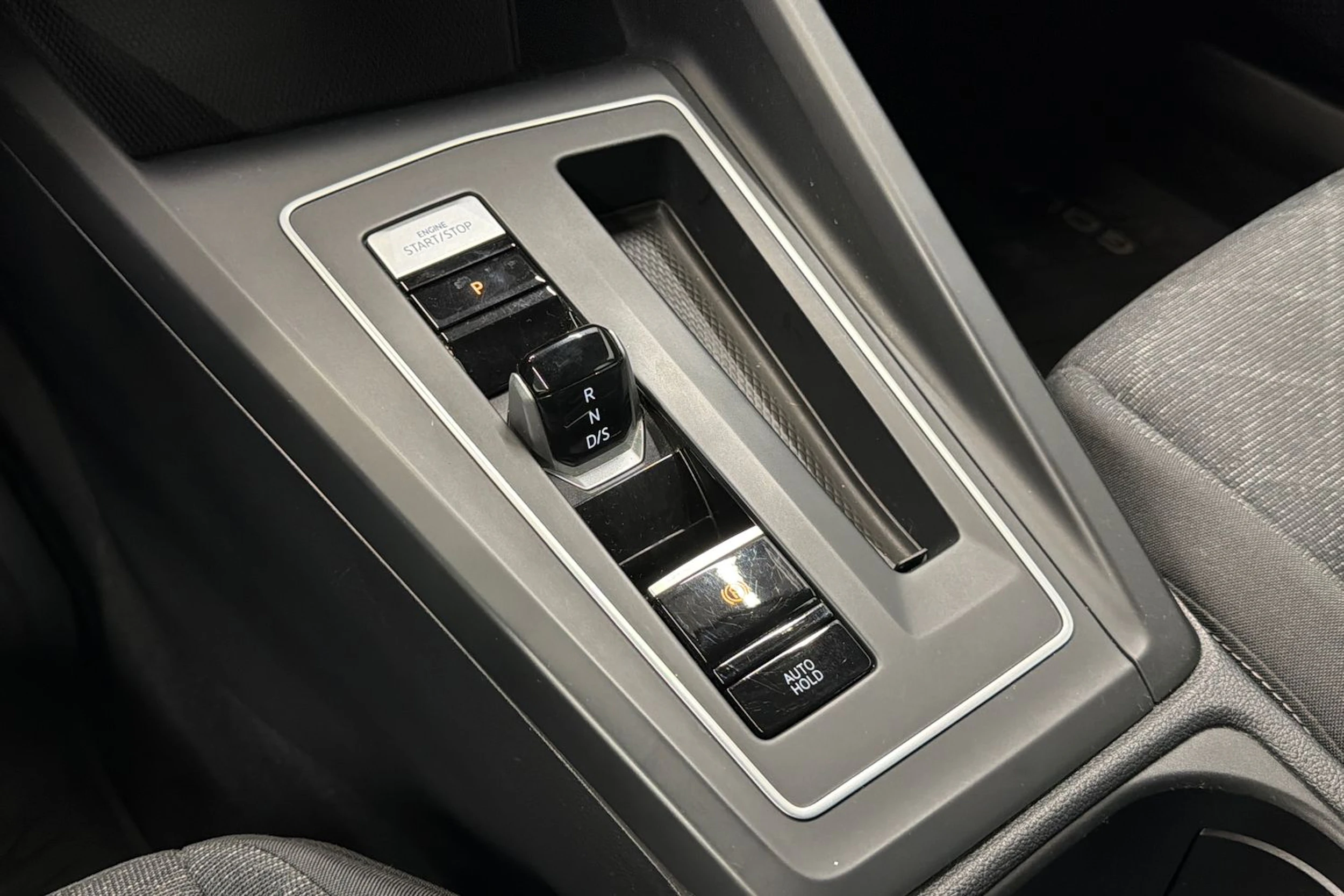 harmaa Volkswagen Golf 2021 kuva 31.