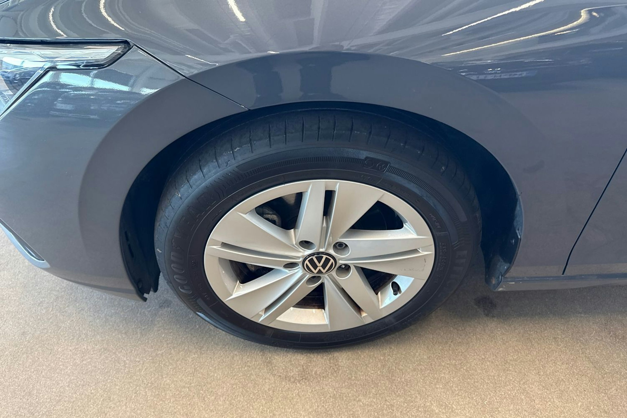 harmaa Volkswagen Golf 2021 kuva 13.