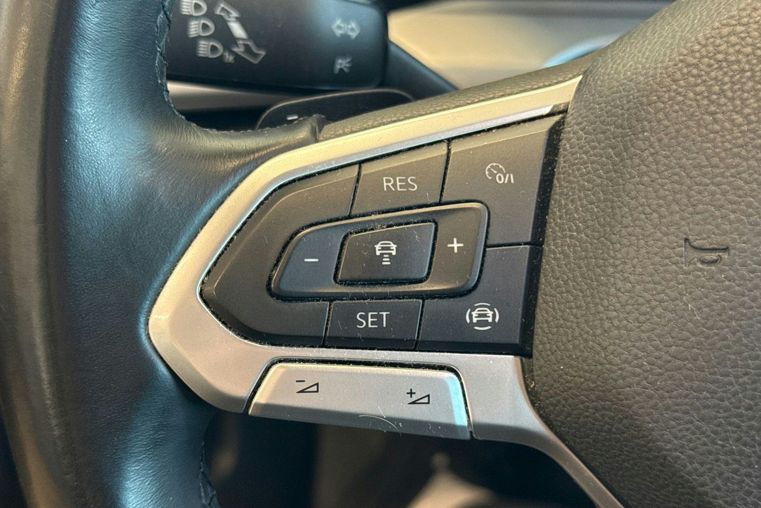 harmaa Volkswagen Golf 2021 kuva 15.