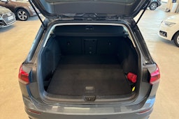 harmaa Volkswagen Golf 2021 kuva 28.