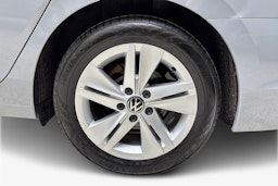 harmaa Volkswagen Golf 2021 kuva 11.