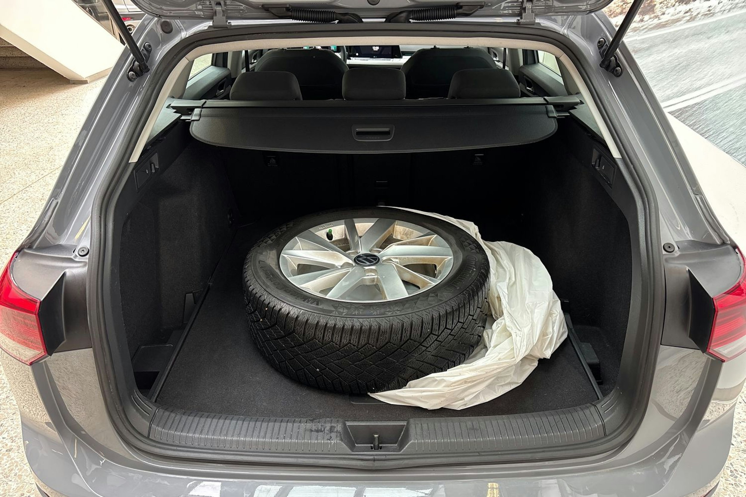 harmaa Volkswagen Golf 2021 kuva 29.