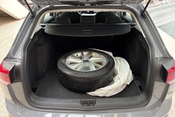 harmaa Volkswagen Golf 2021 kuva 29.