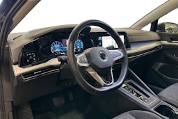 musta Volkswagen Golf 2021 kuva 3.