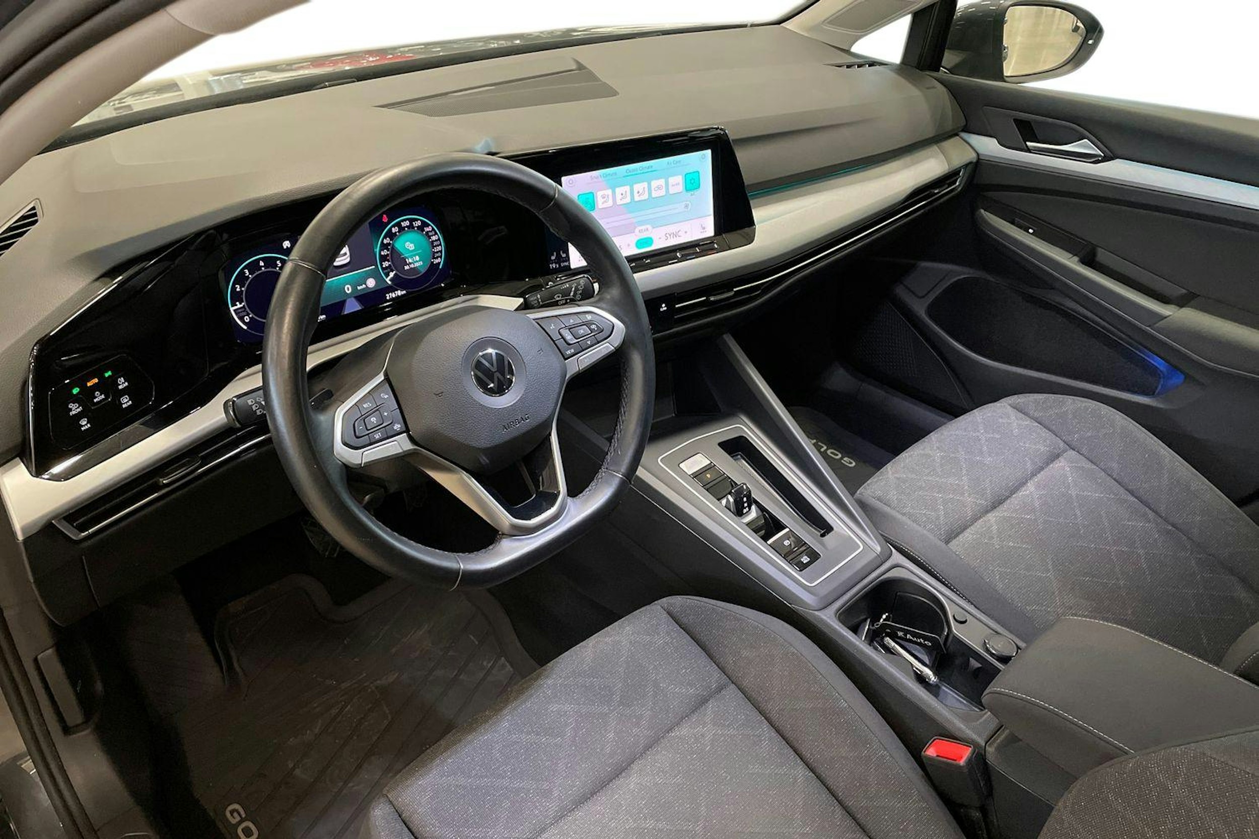 harmaa Volkswagen Golf 2021 kuva 6.