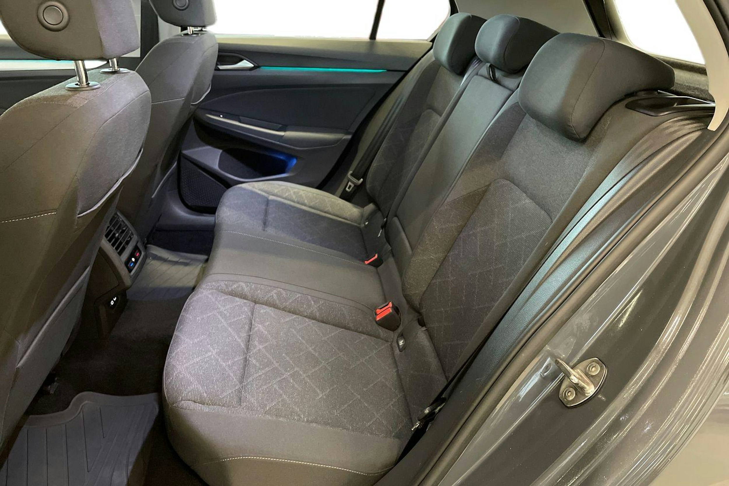 harmaa Volkswagen Golf 2021 kuva 8.