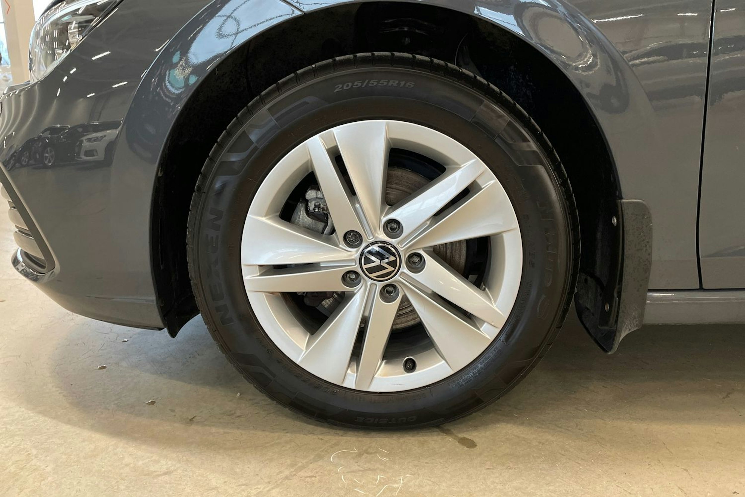 harmaa Volkswagen Golf 2021 kuva 9.