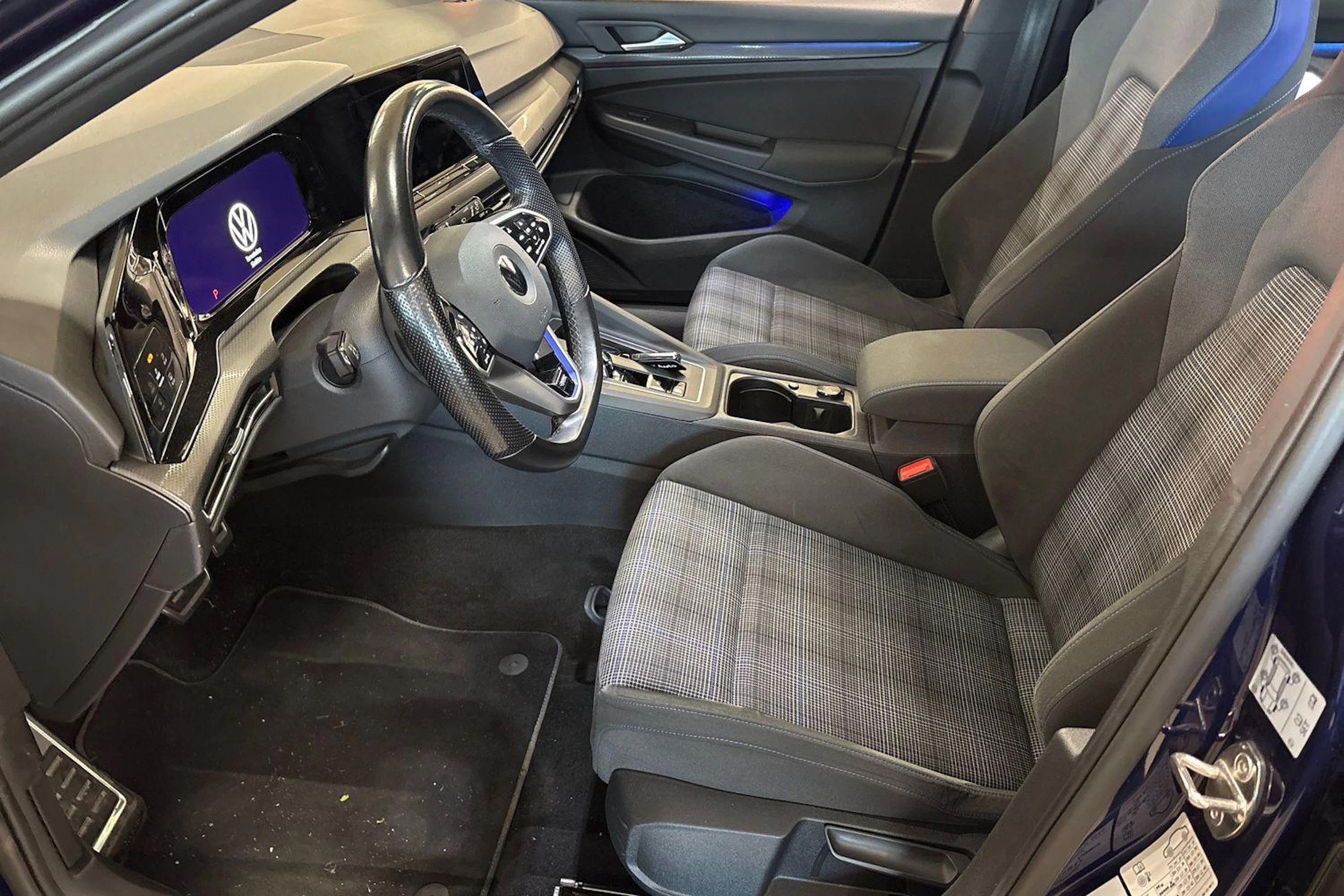 violetti Volkswagen Golf 2021 kuva 3.