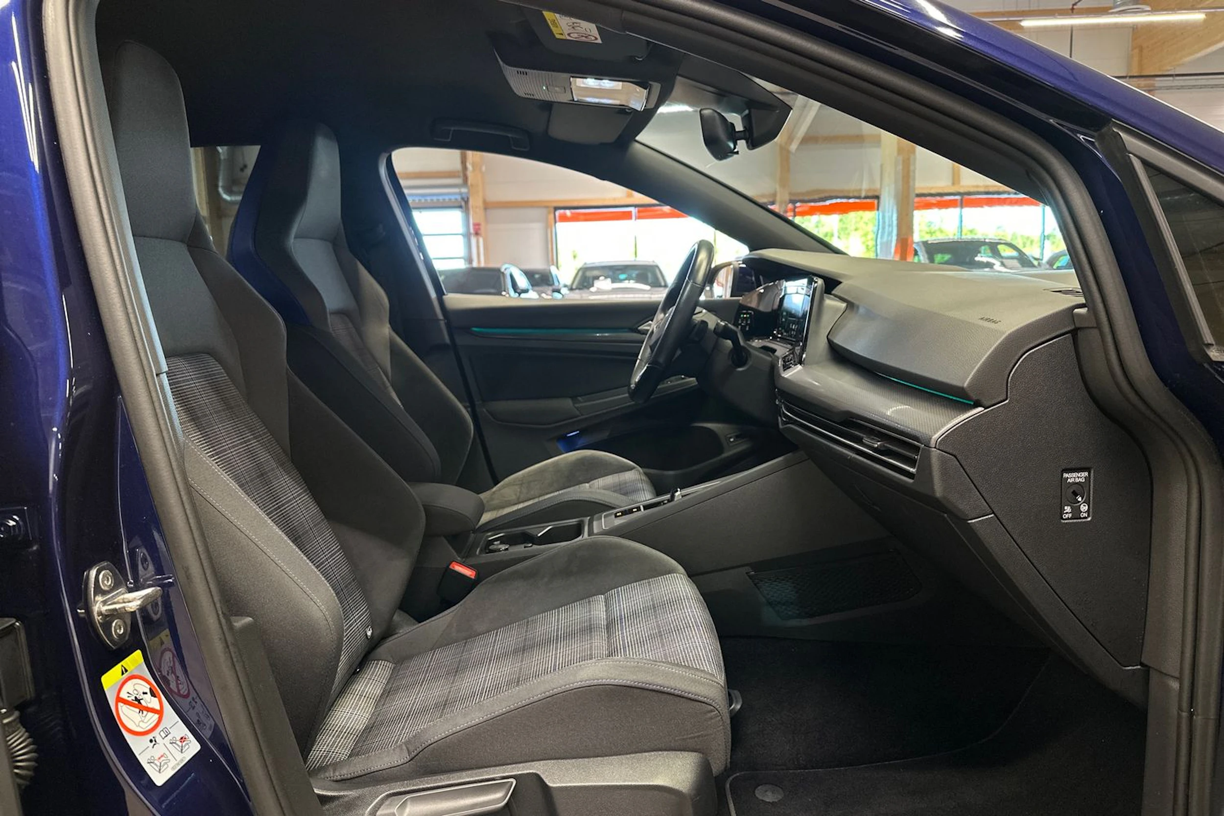violetti Volkswagen Golf 2021 kuva 11.