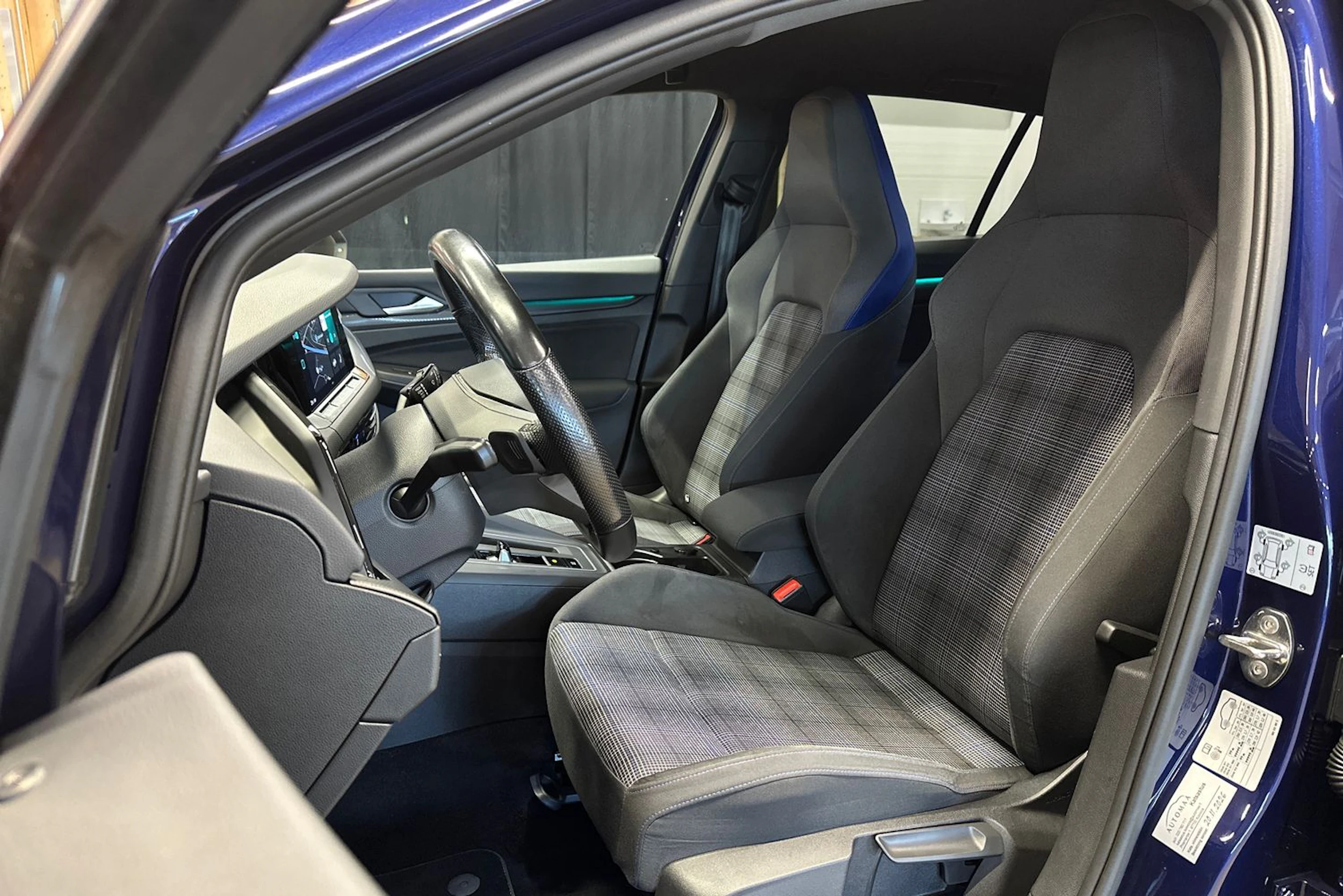 violetti Volkswagen Golf 2021 kuva 12.