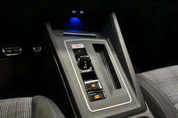 violetti Volkswagen Golf 2021 kuva 18.