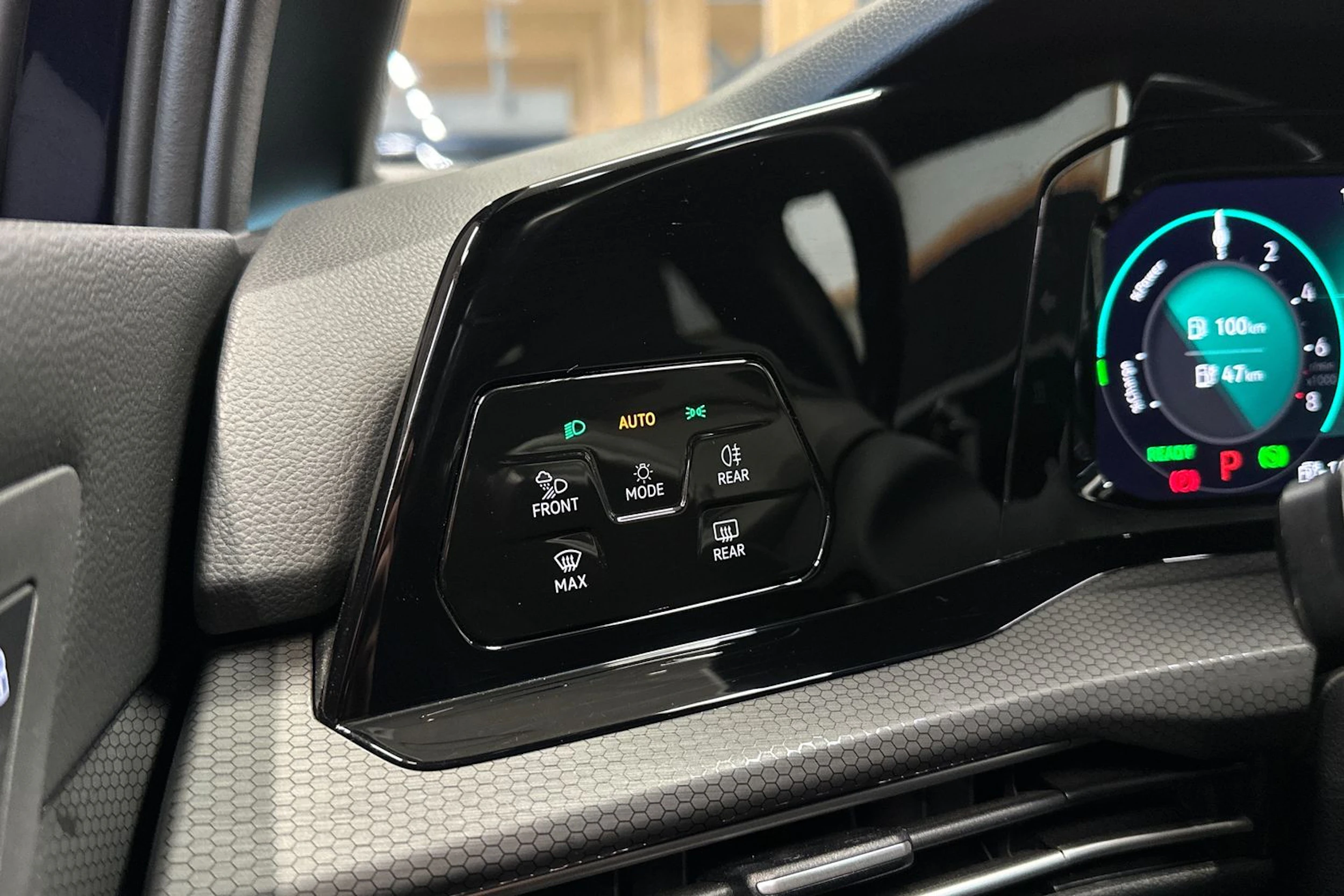 violetti Volkswagen Golf 2021 kuva 22.