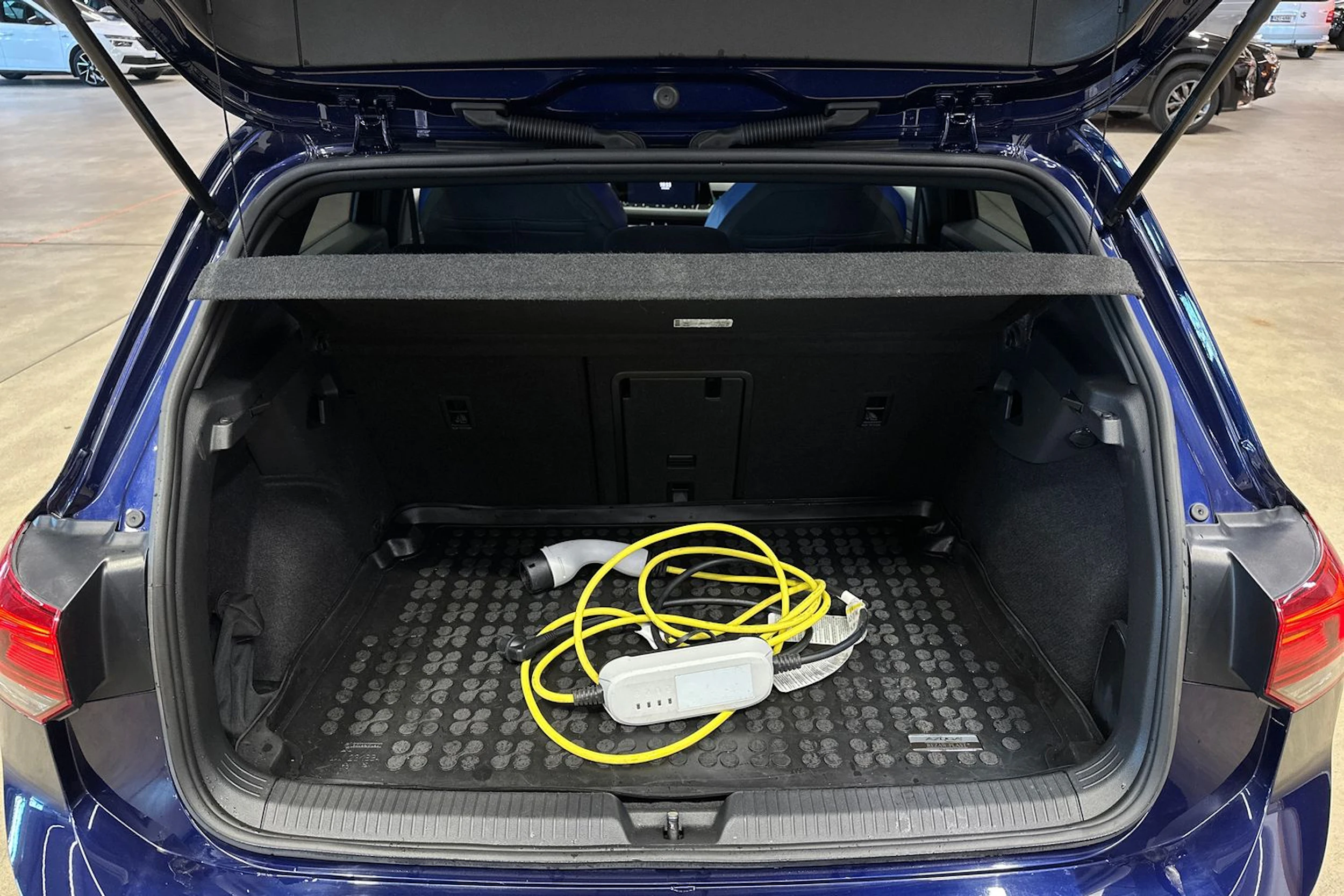 violetti Volkswagen Golf 2021 kuva 24.