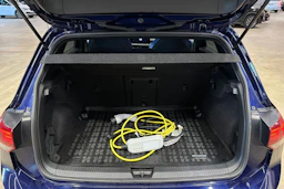 violetti Volkswagen Golf 2021 kuva 24.