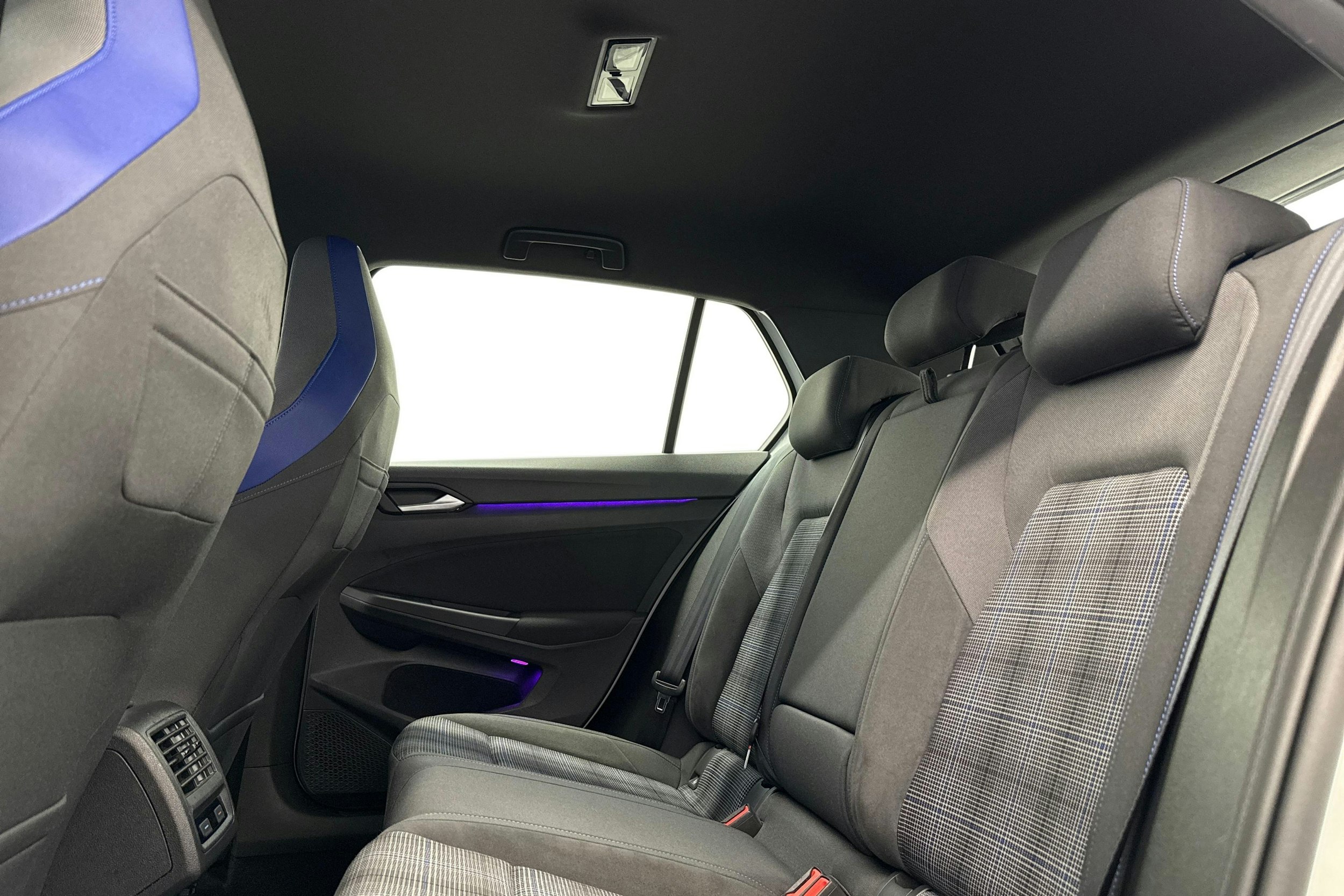 valkoinen Volkswagen Golf 2021 kuva 10.