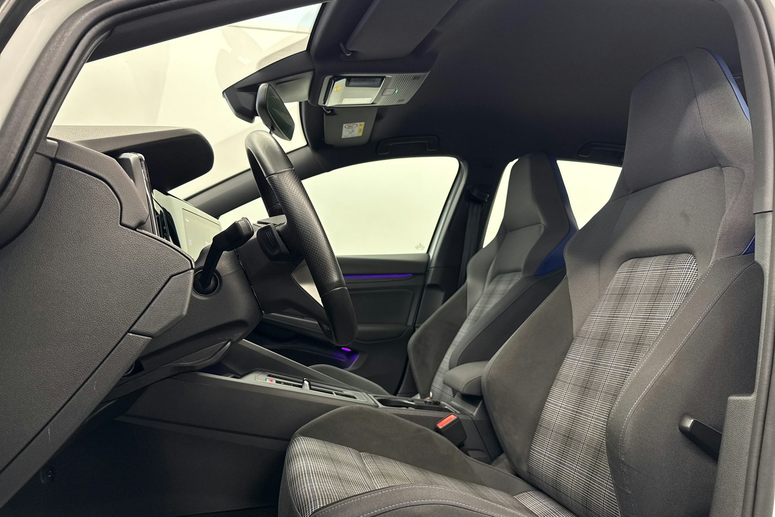 valkoinen Volkswagen Golf 2021 kuva 15.