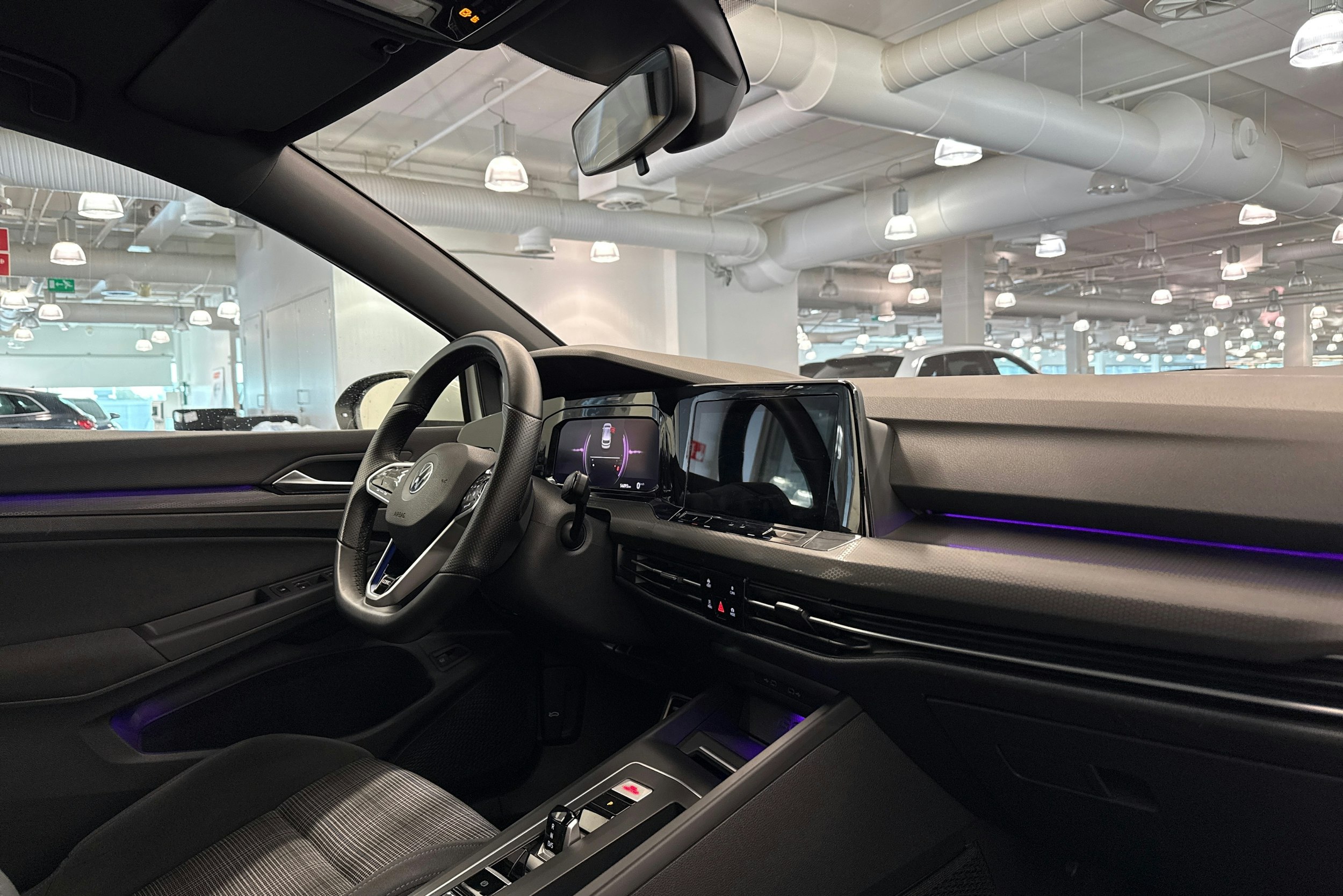 valkoinen Volkswagen Golf 2021 kuva 16.
